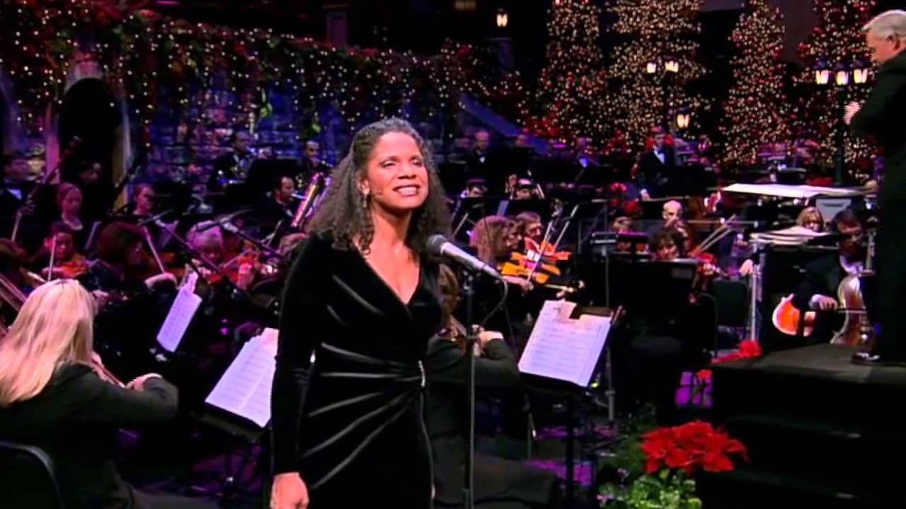 Backdrop – Christmas with the Mormon Tabernacle Choir and Orchestra at Temple Square Featuring Audra McDonald and Peter Graves