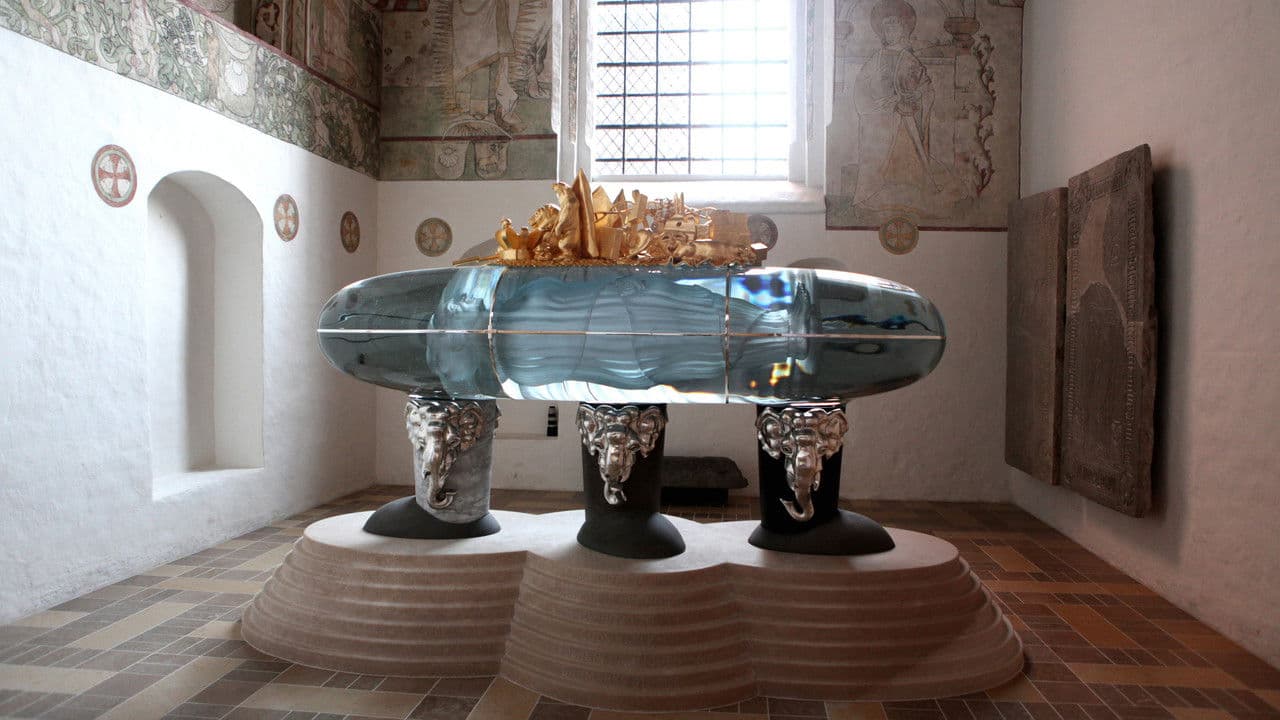 Backdrop – Sarkofág pro královnu