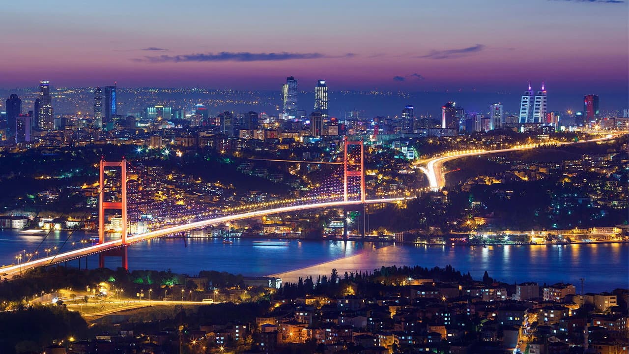 Backdrop – Megacity: When Night Falls in Istanbul