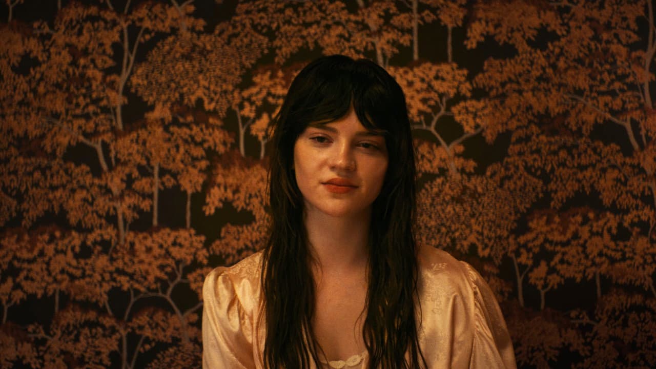 Backdrop – Her Private Hell