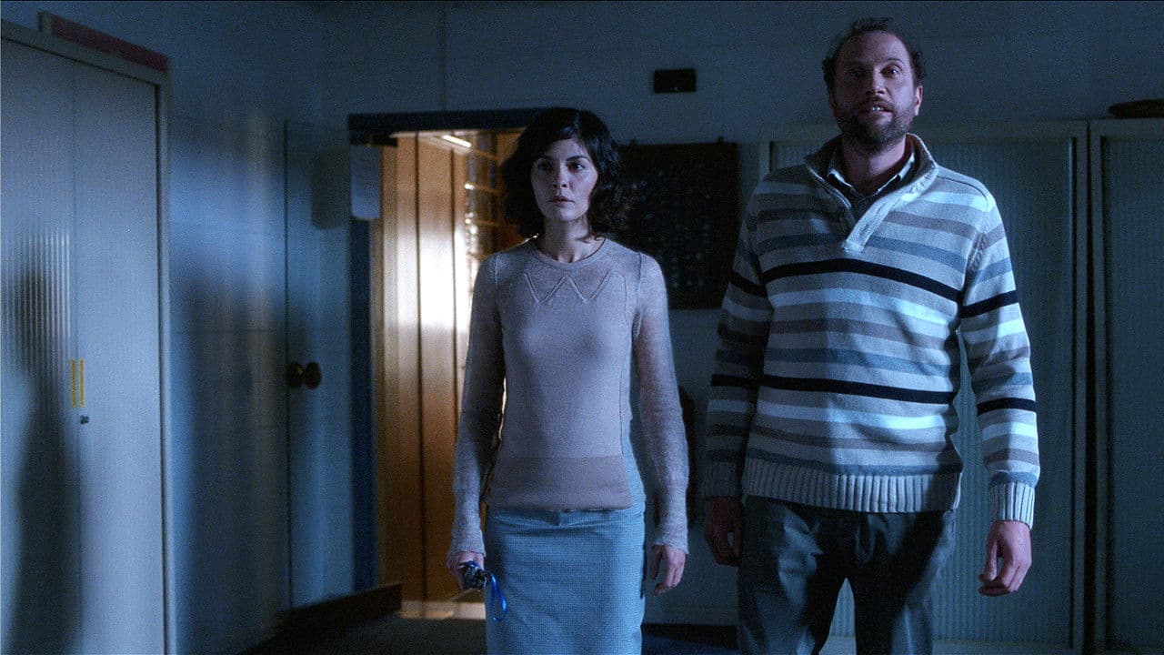 Backdrop – Nathalie küsst