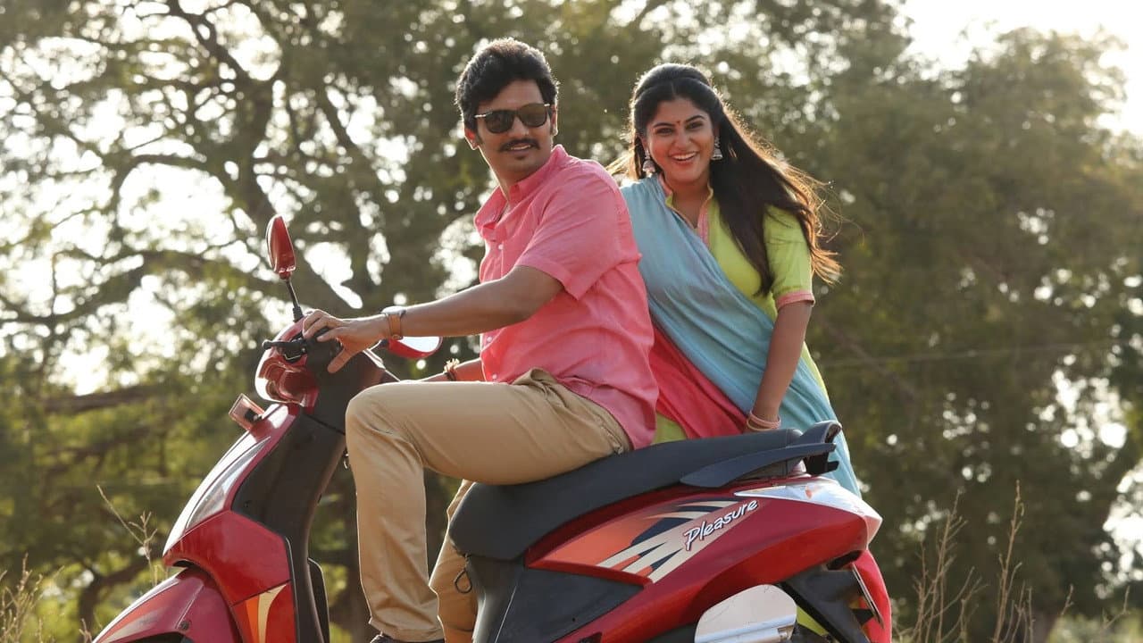 Backdrop – களத்தில் சந்திப்போம்