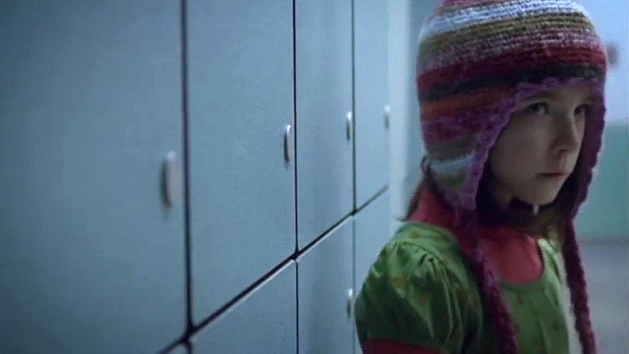 Backdrop – Blick des Bösen - Sie will nur spielen