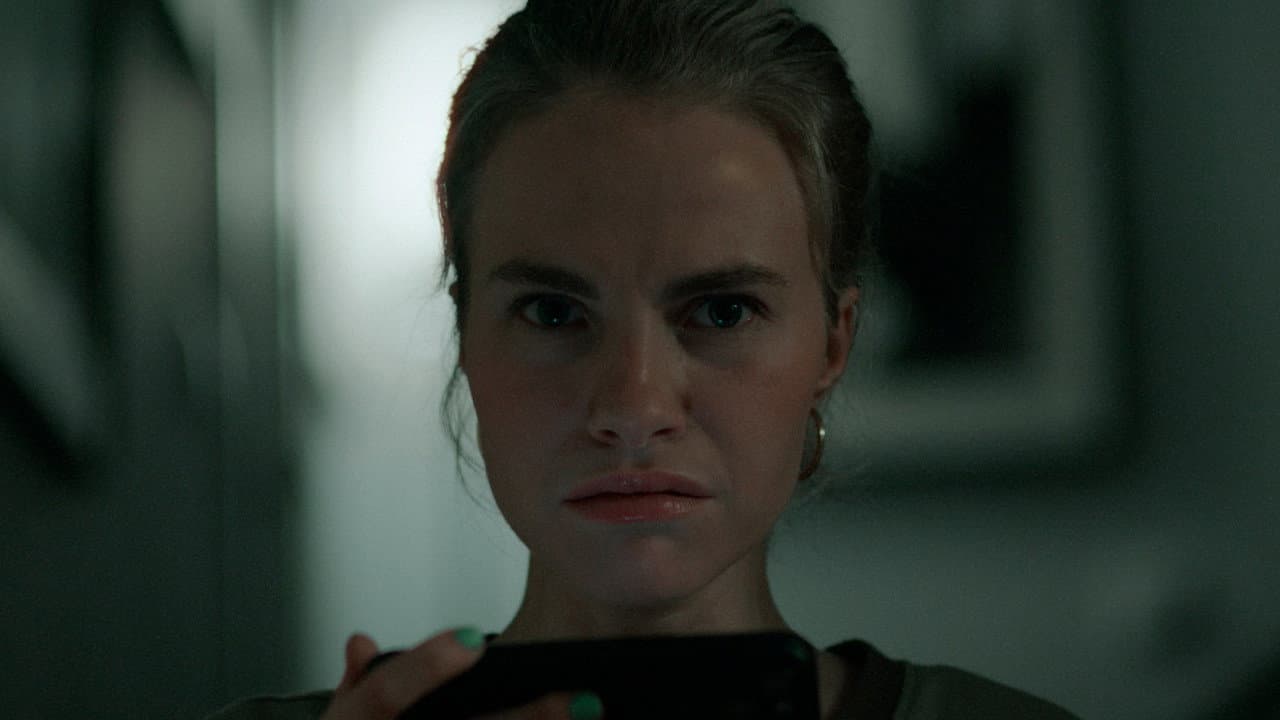 Backdrop – La visitante