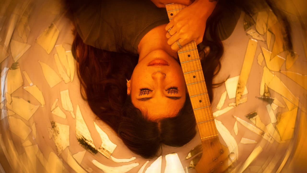 Backdrop – Engáñate