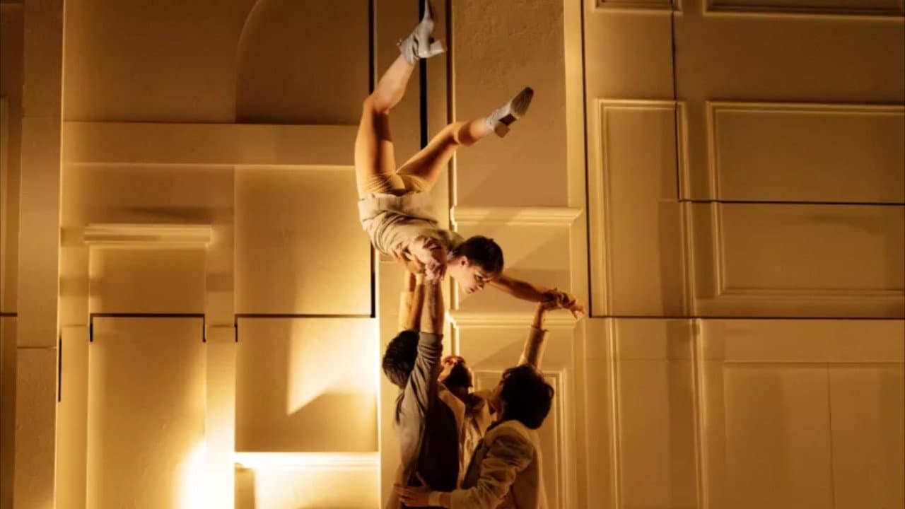 Backdrop – Entre chiens et louves par le Cirque Le Roux au Bon Marché Rive Gauche