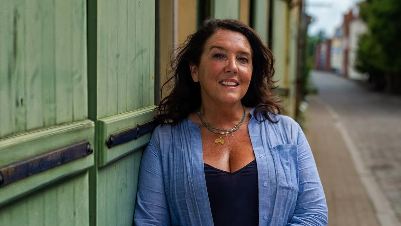Backdrop – Secrets Of The Viking Ship with Bettany Hughes