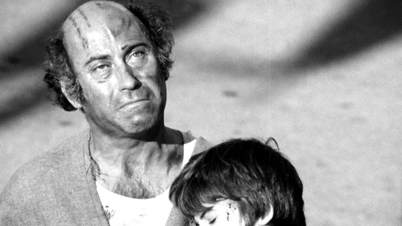 Backdrop – Ο Θανάσης στη Χώρα της Σφαλιάρας