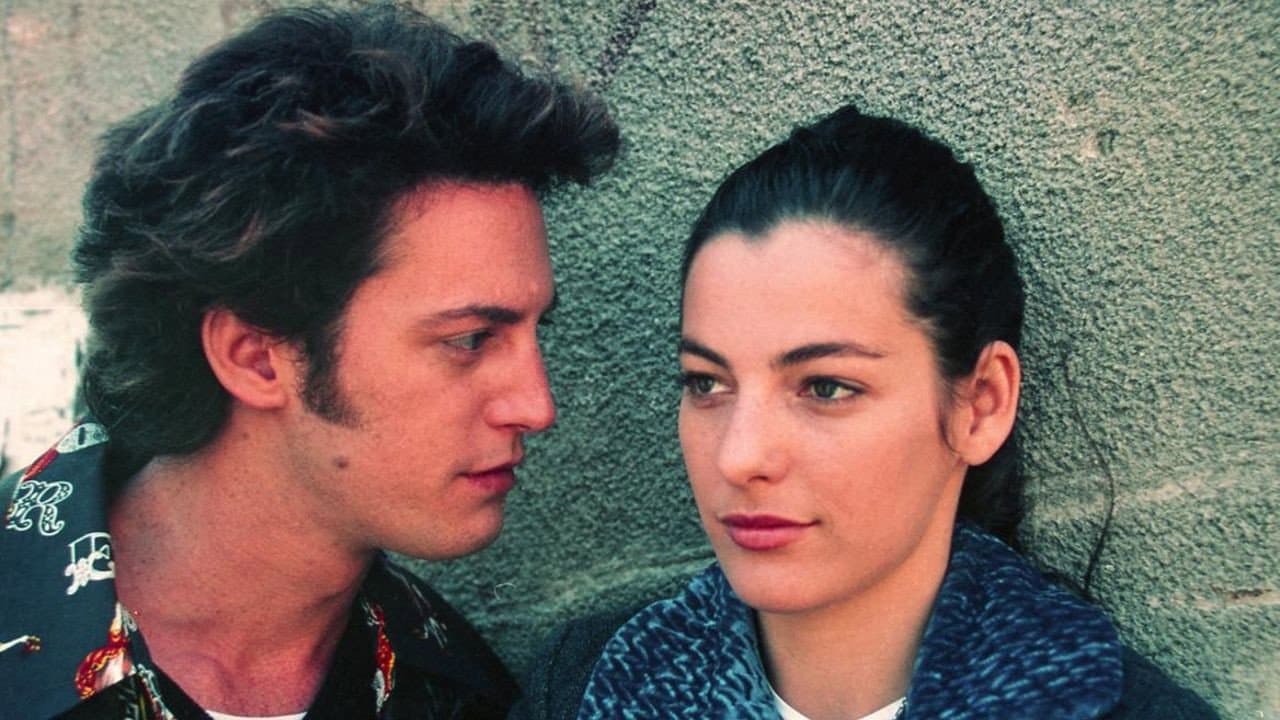 Backdrop – אהבה אסורה