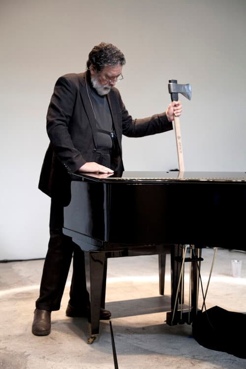 Piano Destruction Concert: Dada con Mama