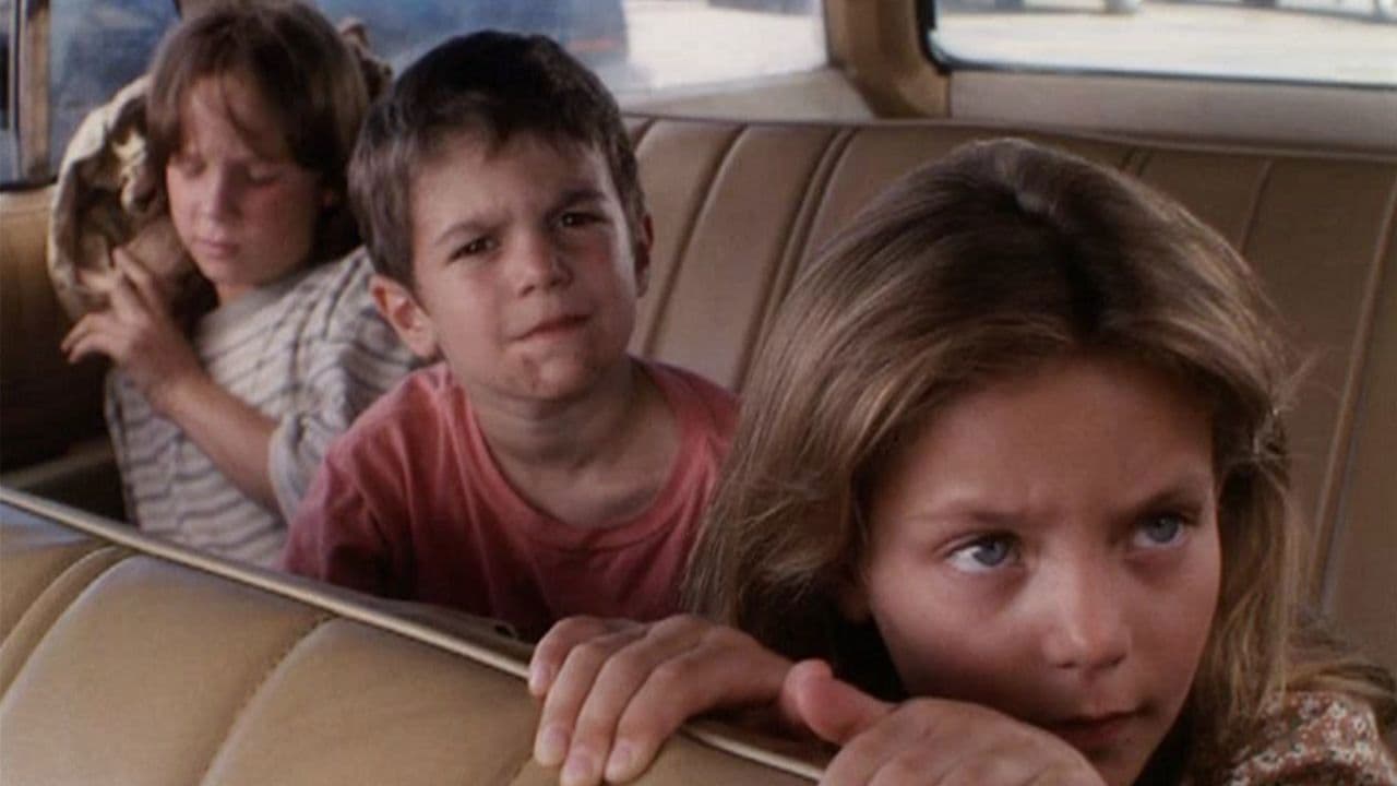 Backdrop – Vier Geschwister halten zusammen