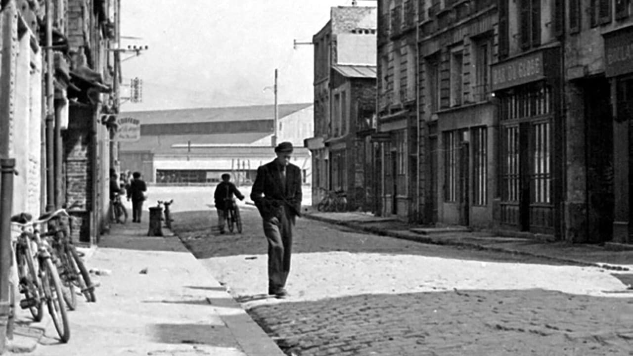 Backdrop – Un homme marche dans la ville